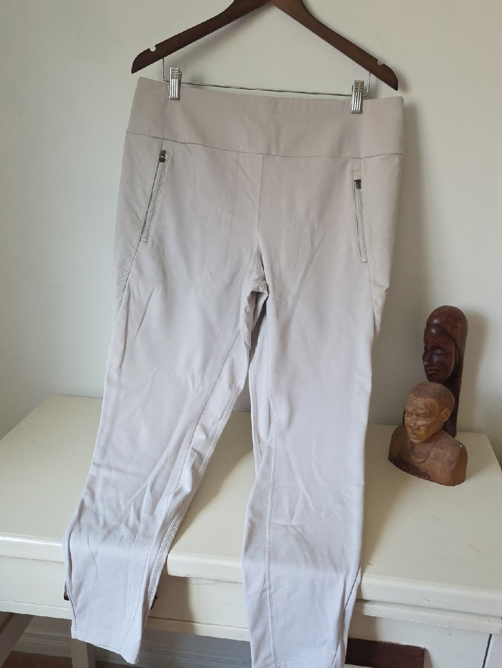 Athleta Light Beige Pull-On Leggings with Zip Pockets
